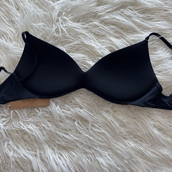 Skims Wireless Form Push up Bra Onyx Size 32D - Picture 7 of 9